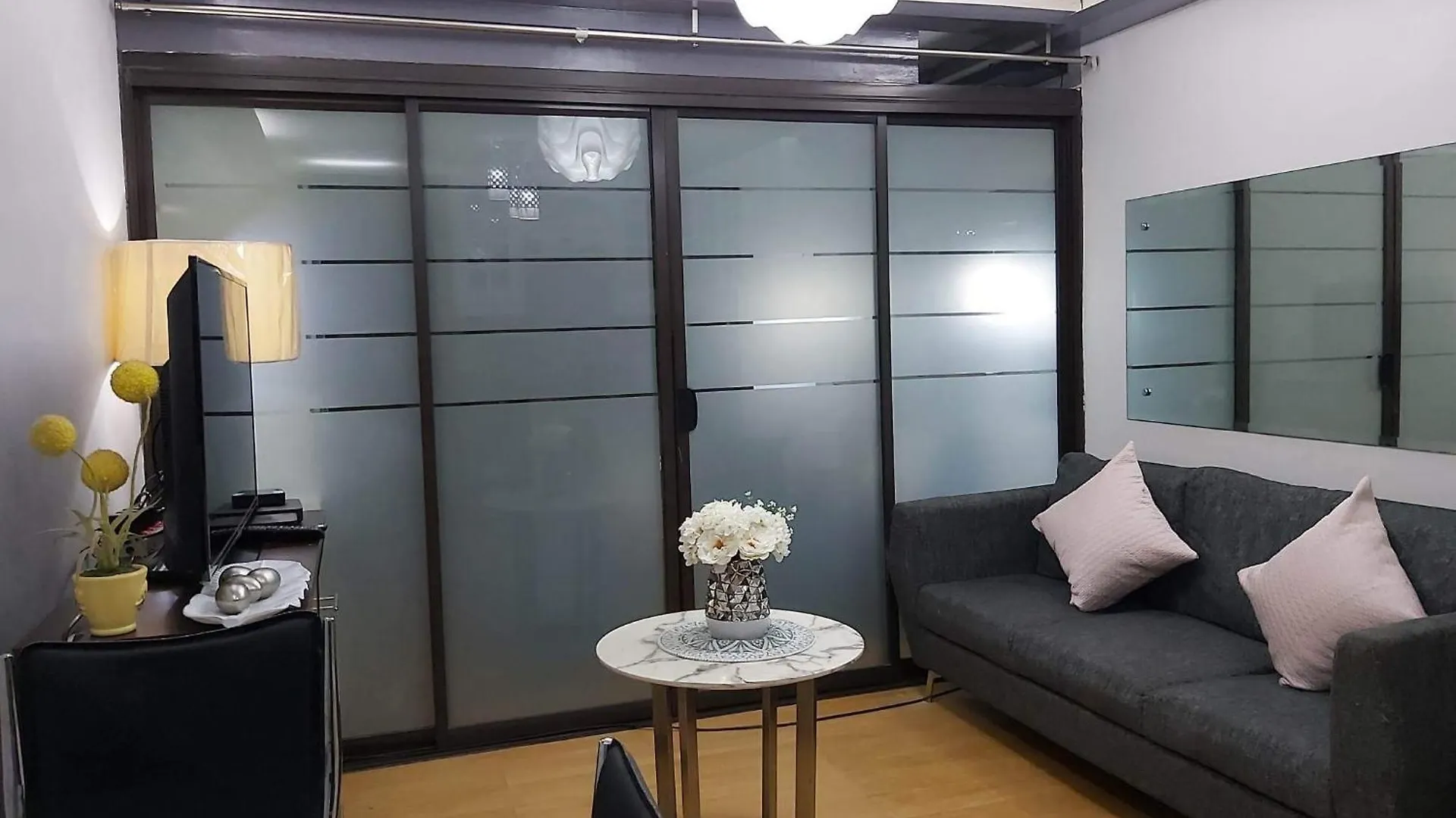 Apartment Ri'S One Oasis W Free Pool Back Of Sm City Mall Davao Philippines